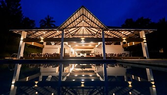 Commune18 Resorts