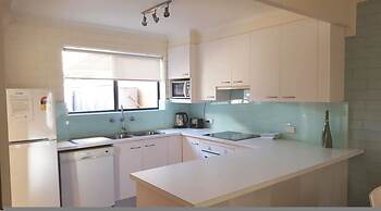 South Seas - Port Elliot Beachfront Apt - Wifi