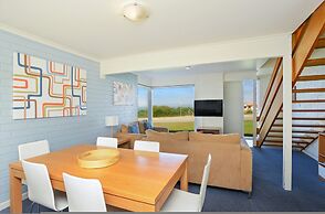 South Seas - Port Elliot Beachfront Apt - Wifi