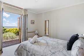 By The Sea Beachfront Apartment Wifi