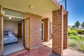 By The Sea Beachfront Apartment Wifi