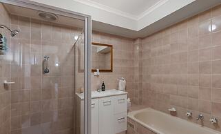 By The Sea Beachfront Apartment Wifi