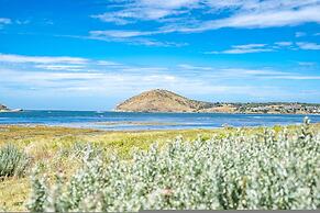 By The Sea Beachfront Apartment Wifi