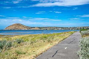 By The Sea Beachfront Apartment Wifi