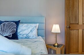 By The Sea Beachfront Apartment Wifi