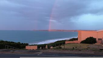 Southern Sands Beachfront Apartment
