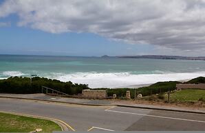 Southern Sands Beachfront Apartment