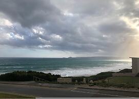 Southern Sands Beachfront Apartment