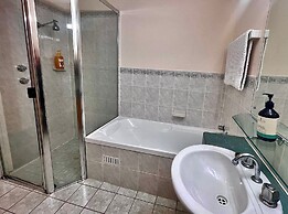 The Grand Apartments North Adelaide Parking