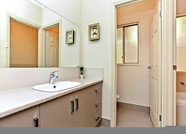 Waterfront Retreat - Private Jetty - Wifi