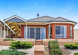 Waterfront Retreat - Private Jetty - Wifi