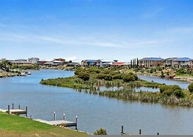 Waterfront Retreat - Private Jetty - Wifi