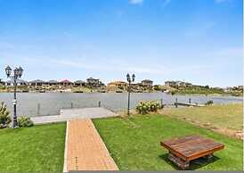 Waterfront Retreat - Private Jetty - Wifi