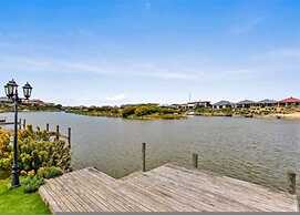 Waterfront Retreat - Private Jetty - Wifi