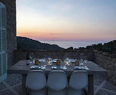 Stylish Holiday Home With Deia Views
