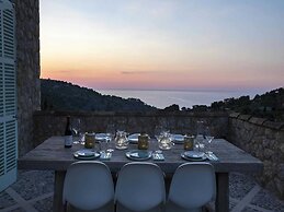 Stylish Holiday Home With Deia Views