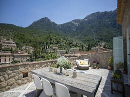 Stylish Holiday Home With Deia Views