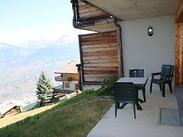 Cozy Apartment With Valley Views