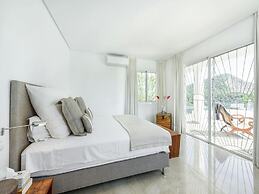 Magnificent Holiday Home With View