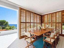 Magnificent Holiday Home With View