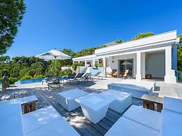 Magnificent Holiday Home With View