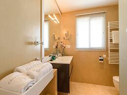 Magnificent Holiday Home With View