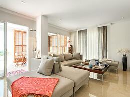 Magnificent Holiday Home With View