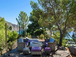 Magnificent Holiday Home With View