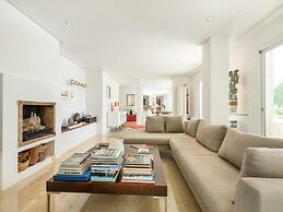 Magnificent Holiday Home With View