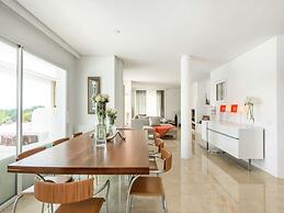 Magnificent Holiday Home With View