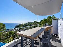 Magnificent Holiday Home With View