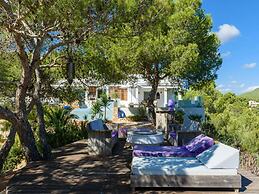 Magnificent Holiday Home With View