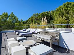 Magnificent Holiday Home With View