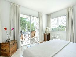 Magnificent Holiday Home With View