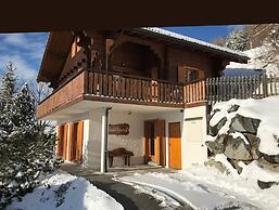 Sunny Chalet in Veysonnaz With Garden