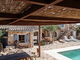 Holiday Home With Outdoor Jacuzzi