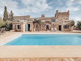 Holiday Home With Outdoor Jacuzzi