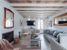 Holiday Home With Outdoor Jacuzzi