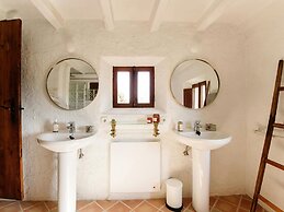 Holiday Home With Outdoor Jacuzzi