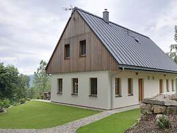 Beautiful Villa With Transportation Facilities