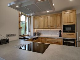 Beautiful Villa With Transportation Facilities