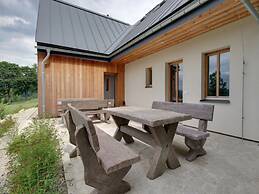 Beautiful Villa With Transportation Facilities