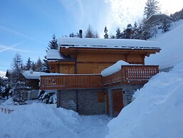 Chalet in Les Masses With ski Storage