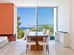 Beautiful Villa in Inviting Space