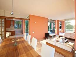 Beautiful Villa in Inviting Space