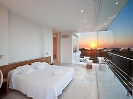 Beautiful Villa in Inviting Space