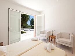 Beautiful Villa in Inviting Space