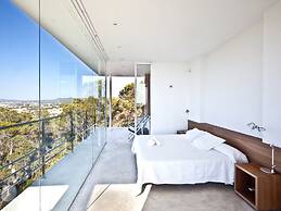 Beautiful Villa in Inviting Space