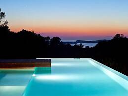 Beautiful Villa in Inviting Space