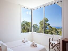 Beautiful Villa in Inviting Space